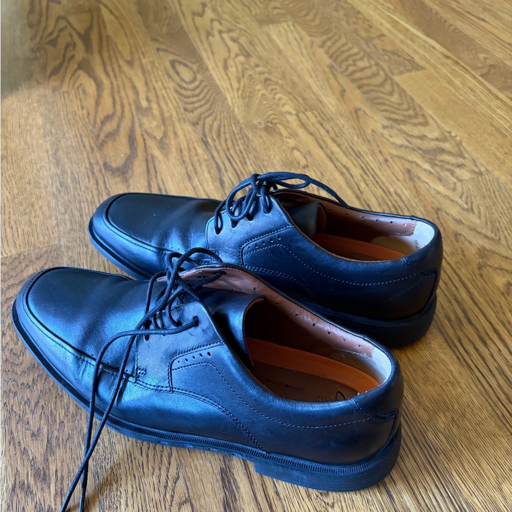 Clarks Men's Black Leather Oxfords